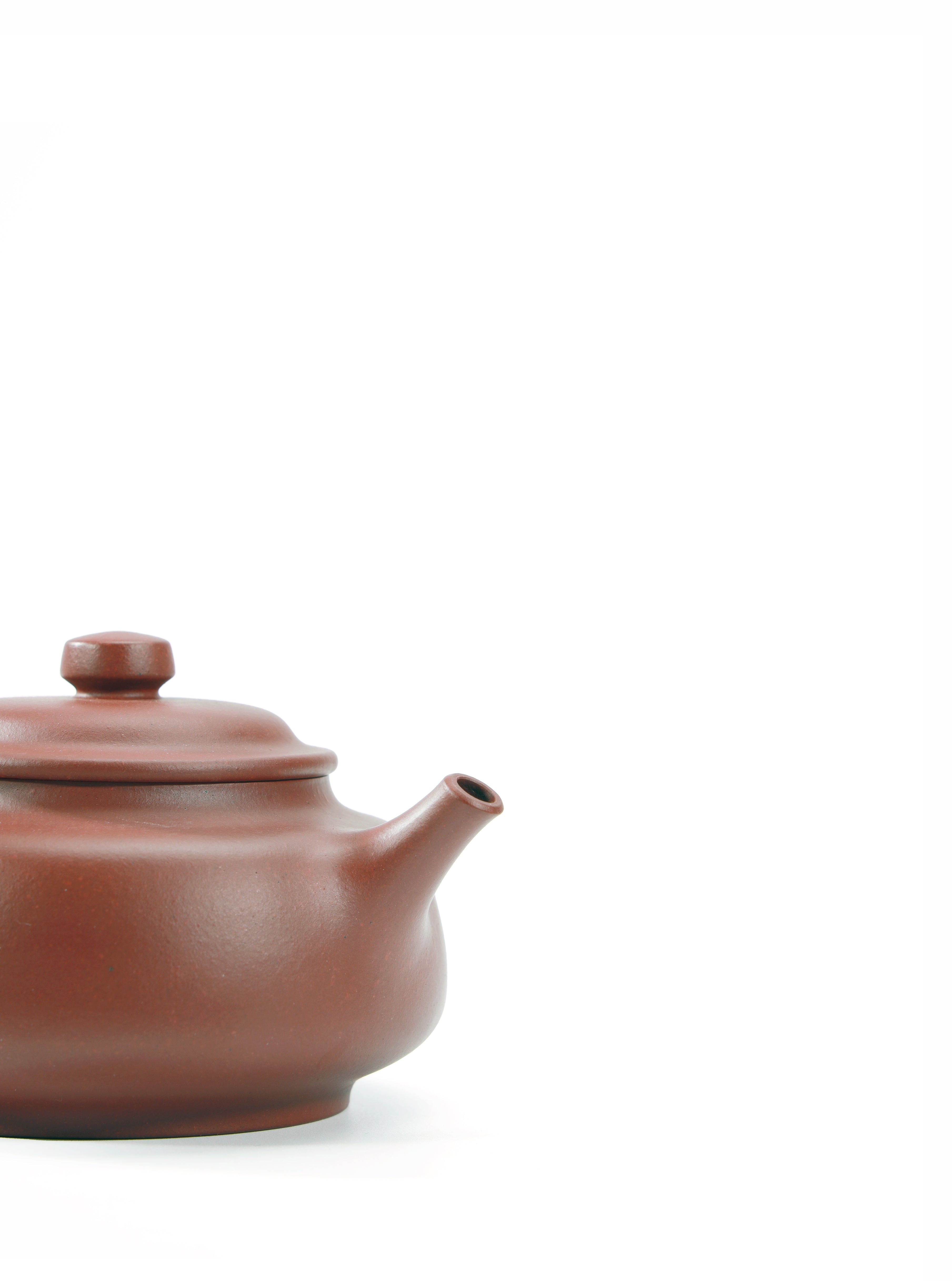 zoe11　大石督幸造　灰釉彩　肩衝茶入　共箱 Lot 231 - A TEADUST-GLAZED BOTTLE VASE, QIANLONG MARK